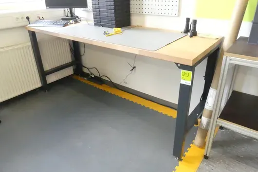 Workbench with ESD mat, without contents