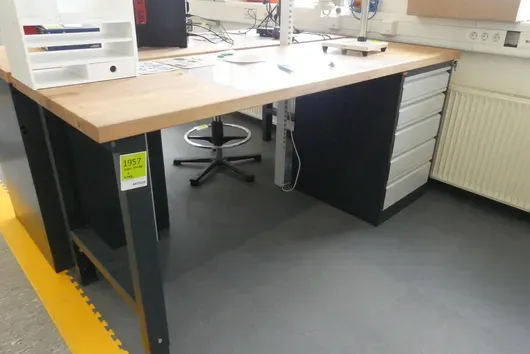 STIER Workbench, equipped (but without the items on the table)