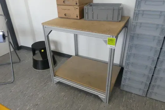 Pracovní stůl, bez obsahu