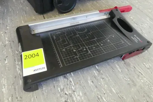 OLYMPIA Papierschneidemaschine