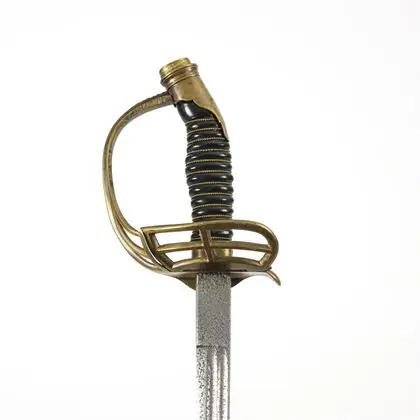 Épée avec garde pliante inhabituelle