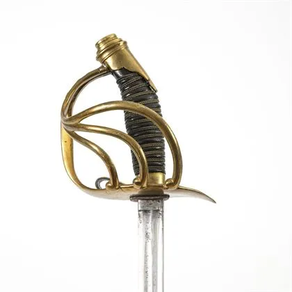 Épée avec panier à trois branches et fourreau