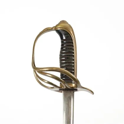 Épée de propriété avec monogramme et fourreau métallique