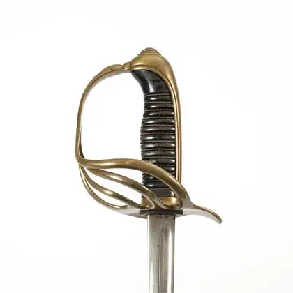 Épée de propriété avec monogramme et fourreau métallique