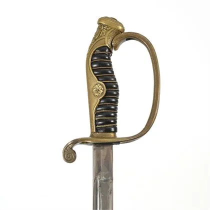 Sabre léger avec décor floral et fourreau