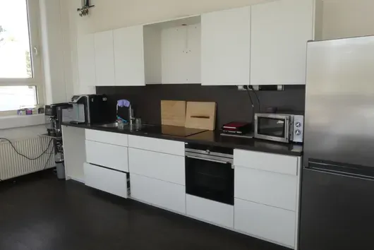 Kuchyňská linka s obsahem, bez dávkovače vody