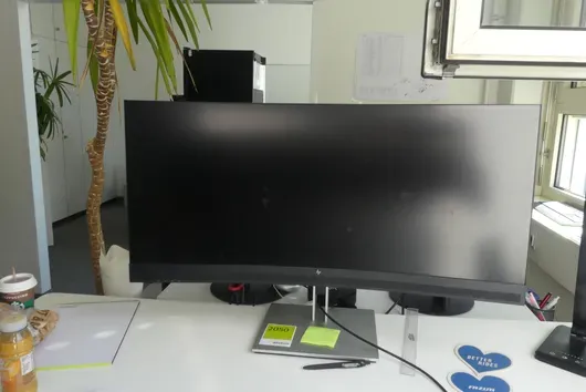 HP curved monitor