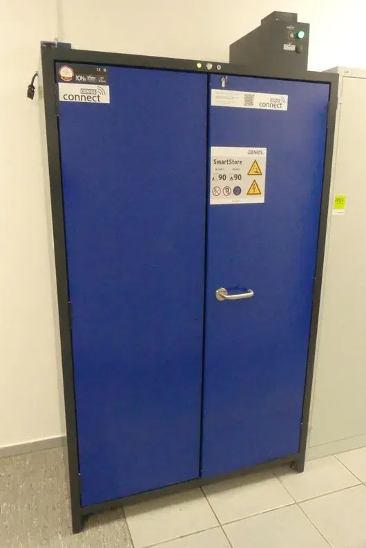 DENIOS CONNECT Smart Store szafa na substancje niebezpieczne model IO90.195.120.PC.WDC:1304