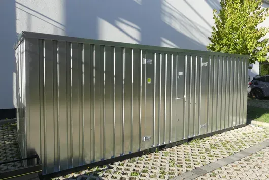 Quick-build container, with shelf but no other contents