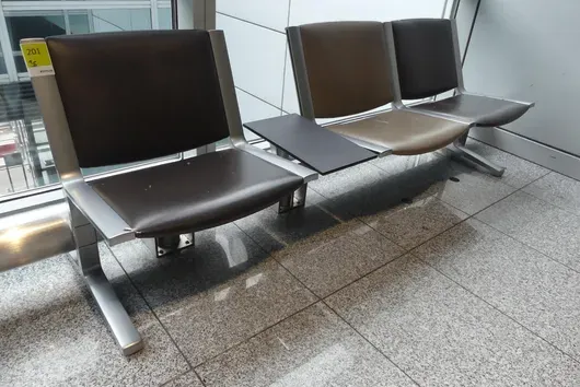 Kusch&Co Flughafenbank, 3 Sitzplätze