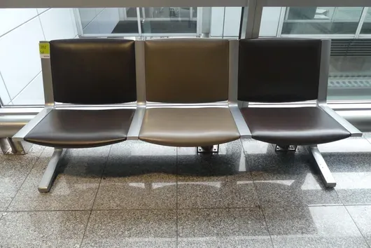 Kusch&Co Flughafenbank, 3 Sitzplätze