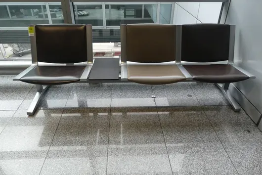 Kusch&Co Flughafenbank, 3 Sitzplätze