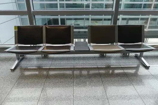 Kusch&Co Flughafenbank, 4 Sitzplätze
