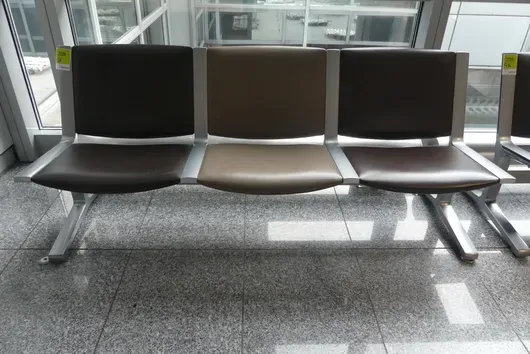 Kusch&Co Flughafenbank, 3 Sitzplätze