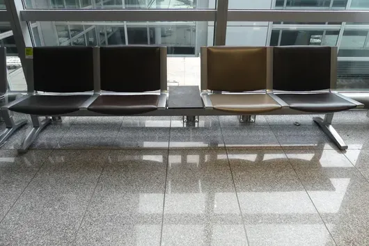 Kusch&Co Flughafenbank, 4 Sitzplätze