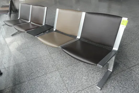 Kusch&Co Flughafenbank, 4 Sitzplätze