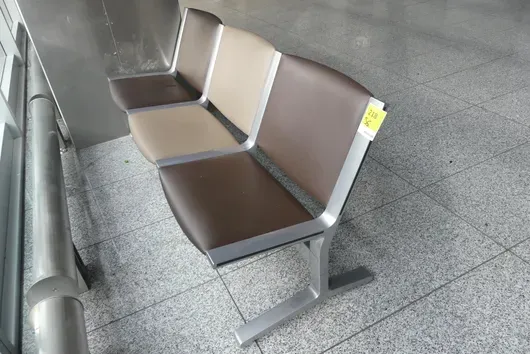 Kusch&Co Flughafenbank, 3 Sitzplätze