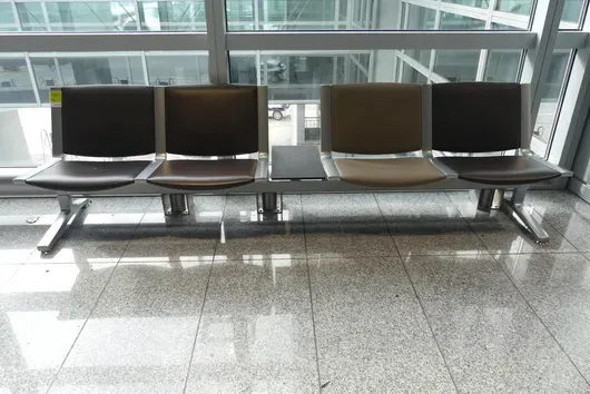Kusch&Co Flughafenbank, 4 Sitzplätze