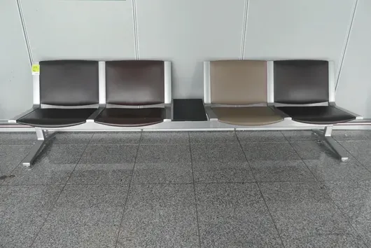 Kusch&Co Flughafenbank, 4 Sitzplätze
