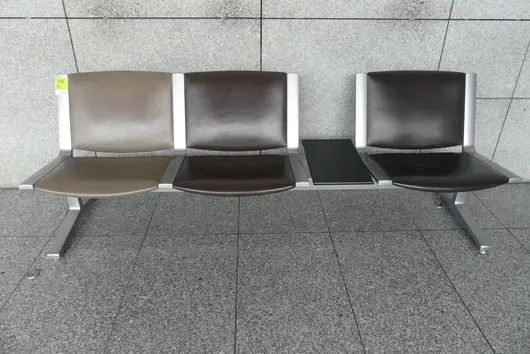 Kusch&Co Flughafenbank, 3 Sitzplätze