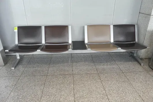 Kusch&Co Flughafenbank, 4 Sitzplätze