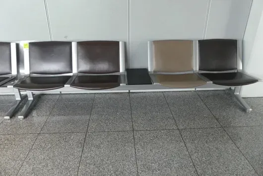 Kusch&Co Flughafenbank, 4 Sitzplätze
