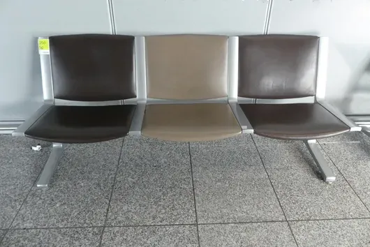 Kusch&Co Flughafenbank, 3 Sitzplätze