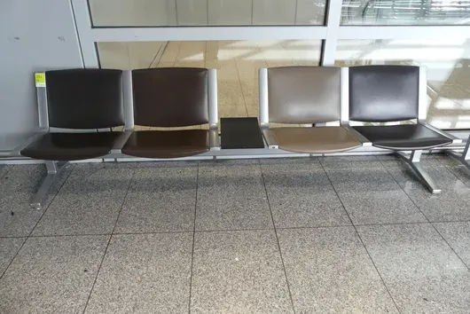 Kusch&Co Flughafenbank, 4 Sitzplätze