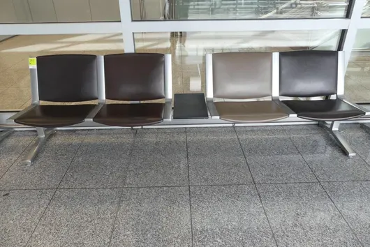 Kusch&Co Flughafenbank, 4 Sitzplätze
