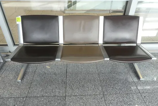 Kusch&Co Flughafenbank, 3 Sitzplätze