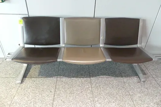 Kusch&Co Flughafenbank, 3 Sitzplätze