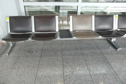 Kusch&Co Flughafenbank, 4 Sitzplätze