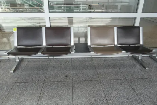 Kusch&Co Flughafenbank, 4 Sitzplätze