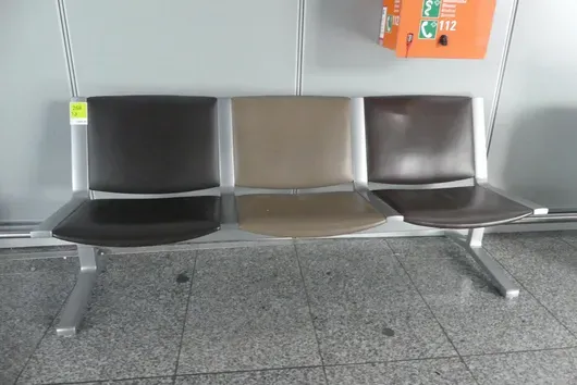 Kusch&Co Flughafenbank, 3 Sitzplätze