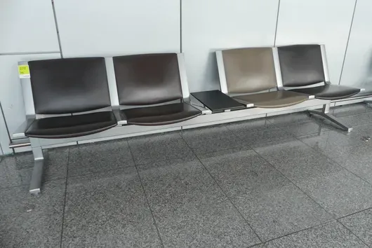 Kusch&Co Flughafenbank, 4 Sitzplätze