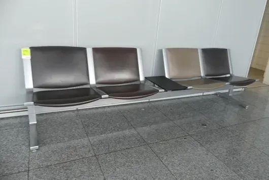 Kusch&Co Flughafenbank, 4 Sitzplätze