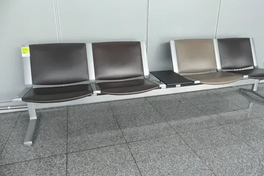 Kusch&Co Flughafenbank, 4 Sitzplätze