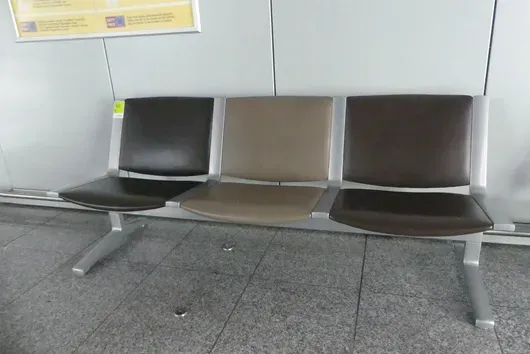 Kusch&Co Flughafenbank, 3 Sitzplätze