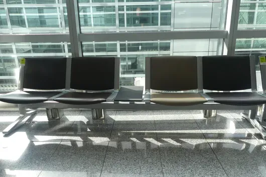 Kusch&Co Flughafenbank, 4 Sitzplätze
