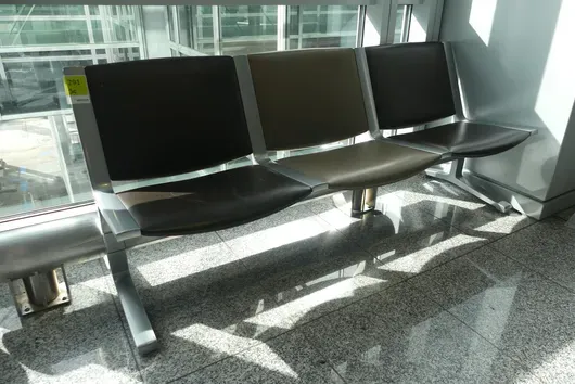 Kusch&Co Flughafenbank, 3 Sitzplätze