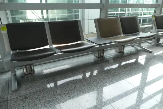 Kusch&Co Flughafenbank, 4 Sitzplätze