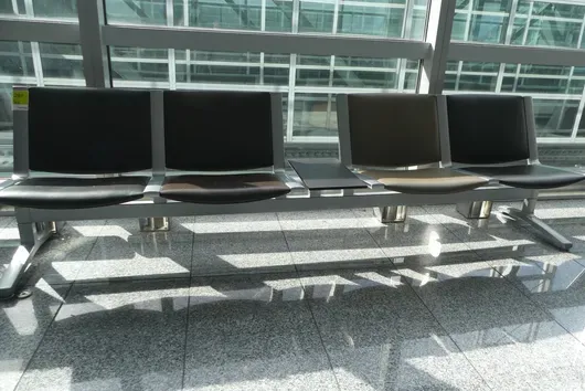 Kusch&Co Flughafenbank, 4 Sitzplätze