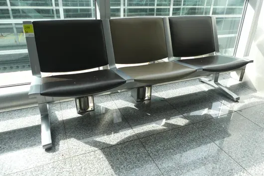 Kusch&Co Flughafenbank, 3 Sitzplätze