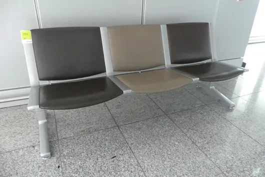 Kusch&Co Flughafenbank, 3 Sitzplätze