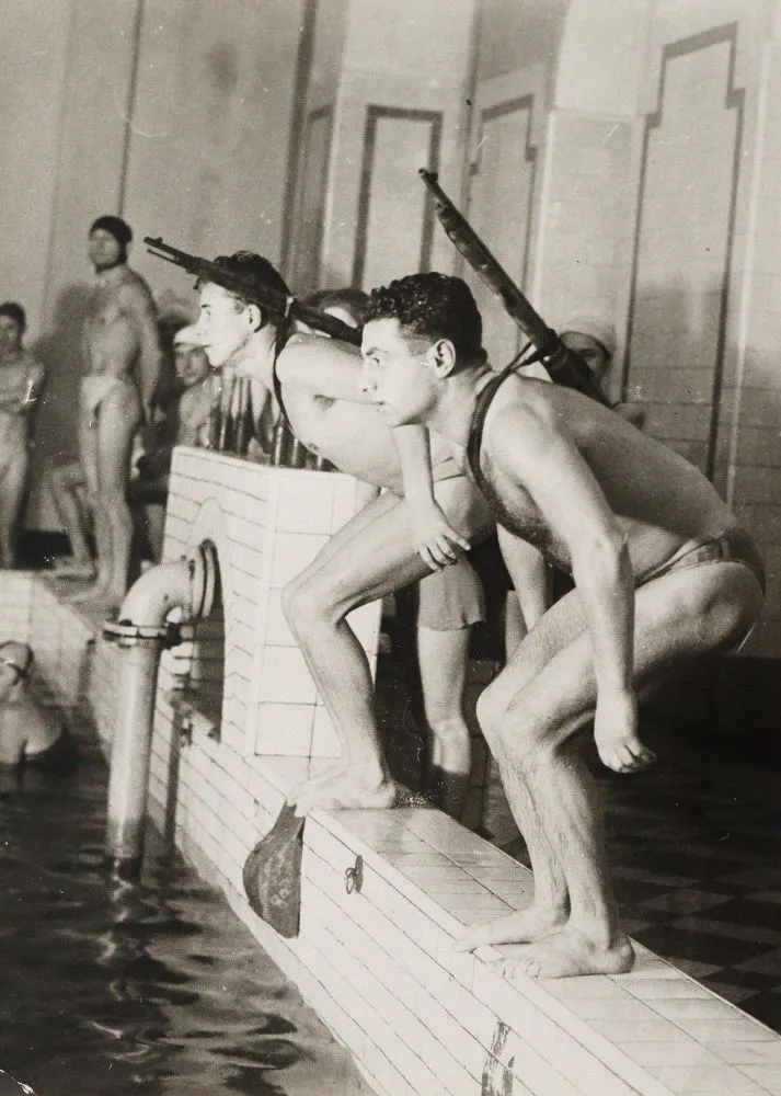 Sport. – 40 fotografii grupowych, głównie kluby i drużyny sportowe (m.in