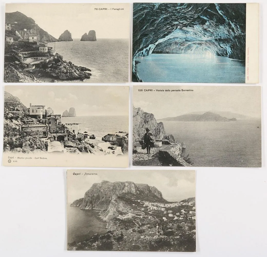 Capri. – 7 postcards and 3 miniature souvenir booklets with 20 views of Capri, Pompeii and Sorrento