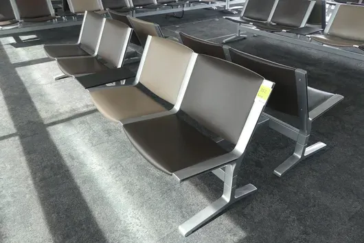 Kusch&Co Flughafenbank, 2x 4 Sitzplätze