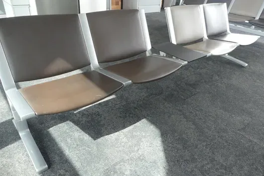 Kusch&Co Flughafenbank, 4 Sitzplätze