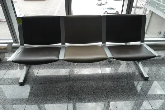 Kusch&Co Flughafenbank, 3 Sitzplätze