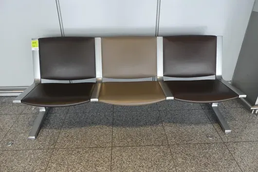 Kusch&Co Flughafenbank, 3 Sitzplätze